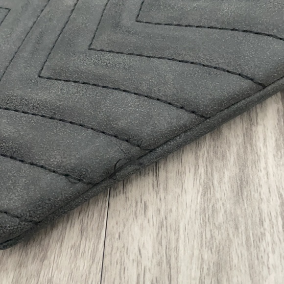 Olivia Miller envelope clutch/ crossbody with gold chain - Picture 5 of 8